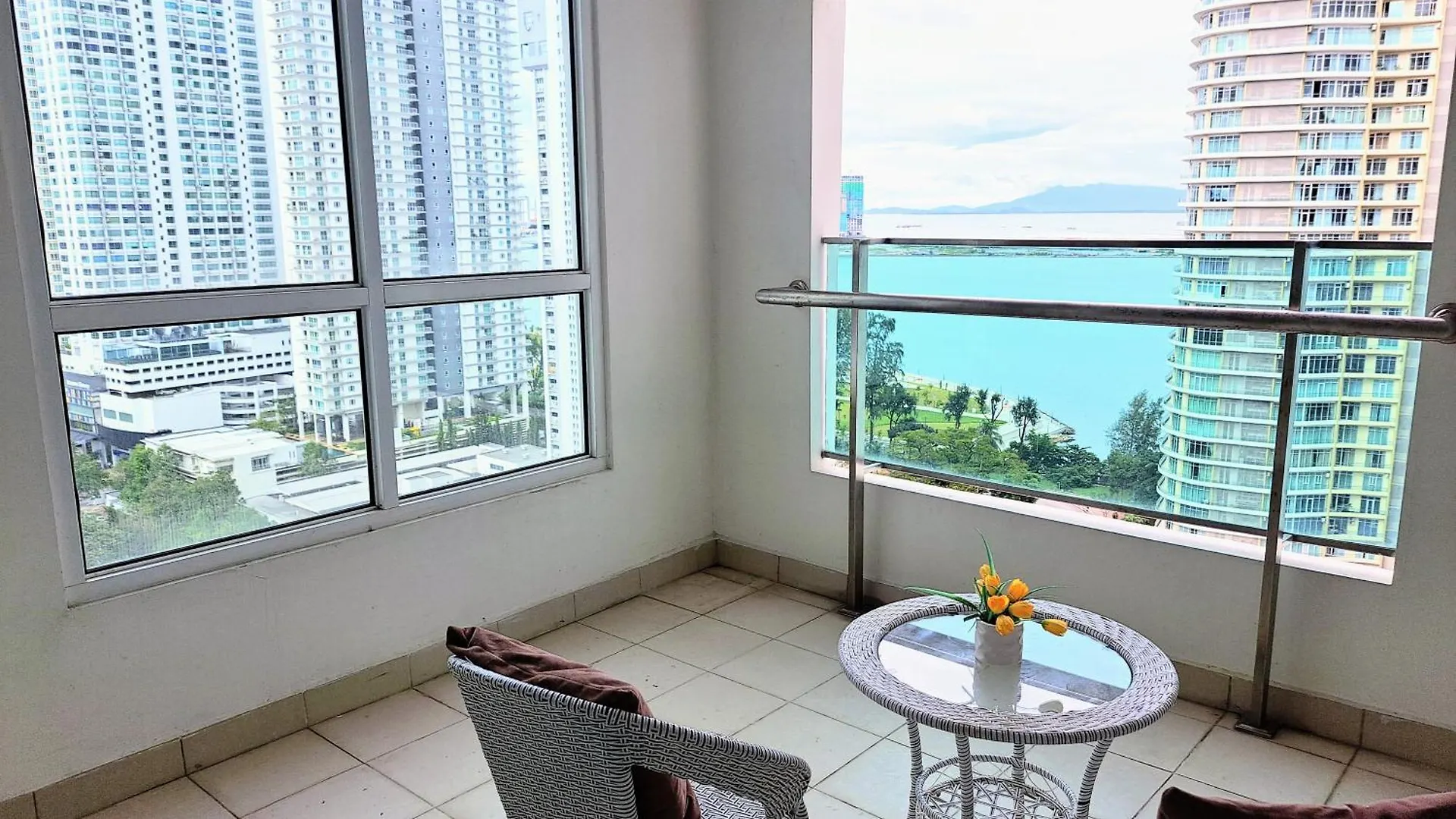 Mansion One Entire House 4 Queenbeds - Spacious Balcony Seaview George Town Malajsie